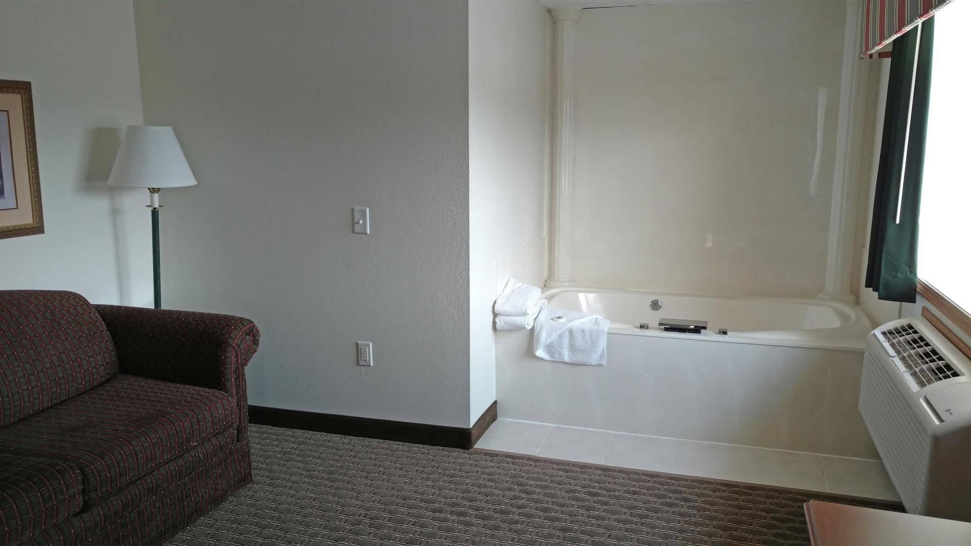 Americas Best Value Inn Annandale Экстерьер фото