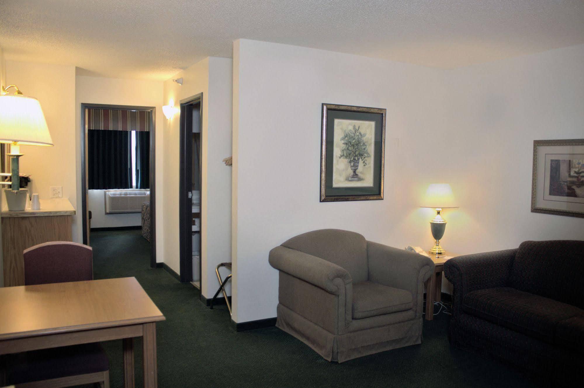 Americas Best Value Inn Annandale Экстерьер фото