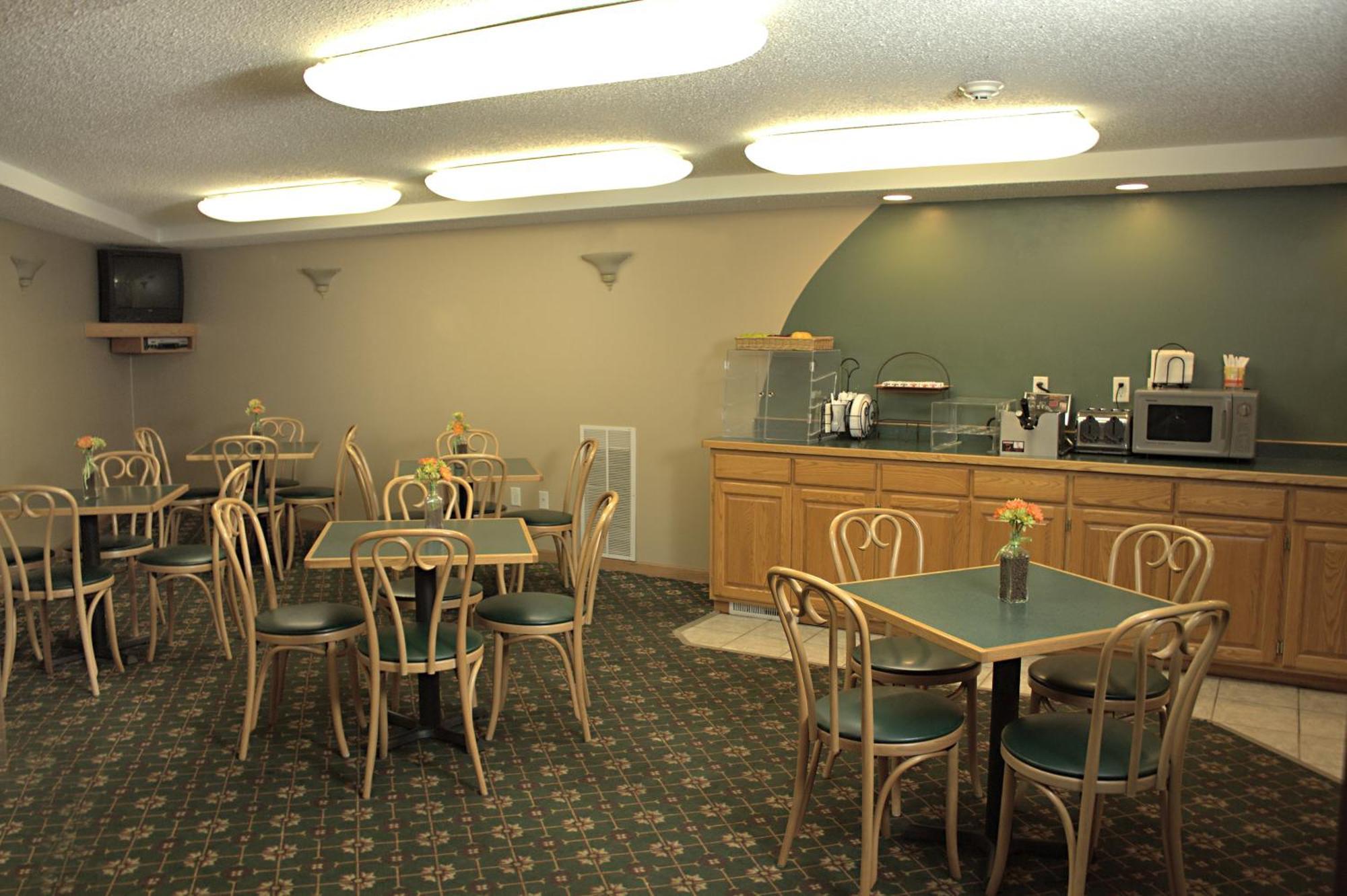 Americas Best Value Inn Annandale Экстерьер фото