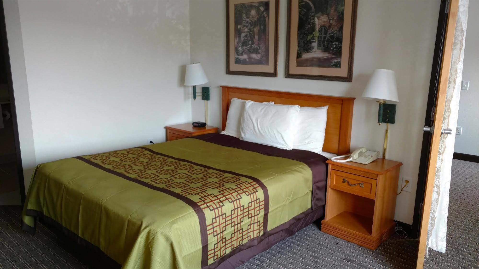 Americas Best Value Inn Annandale Экстерьер фото