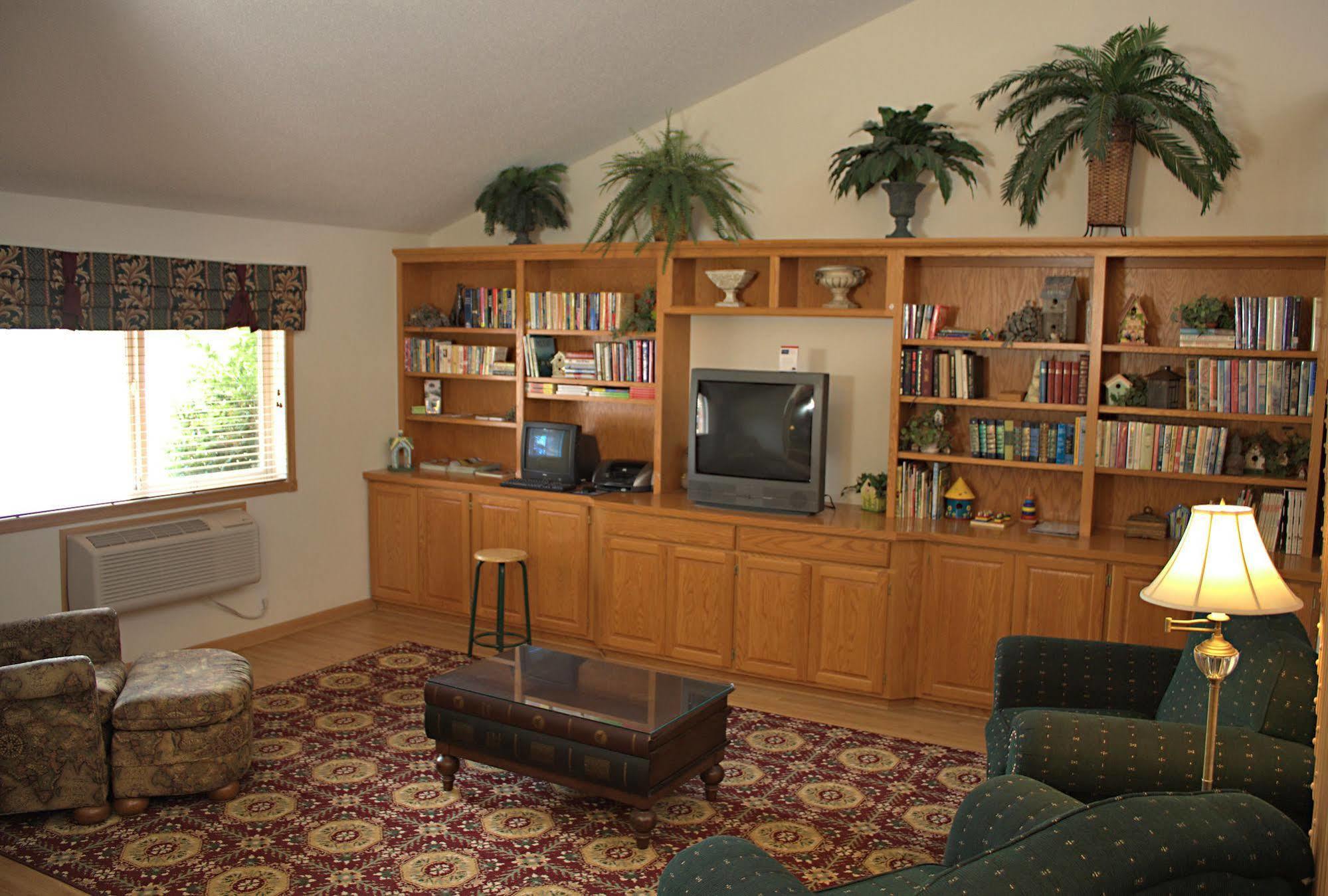Americas Best Value Inn Annandale Экстерьер фото